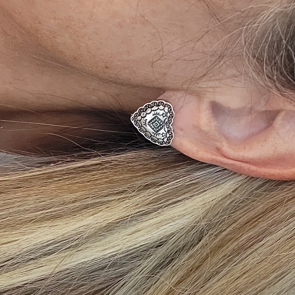 SOUTHWESTERN Silver Heart Stud Earrings